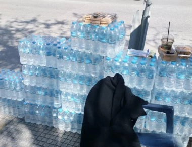 Χωρίς νερό η Θεσσαλονίκη - «Σαφάρι» για ένα μπουκάλι, κλείνουν σχολεία (φωτό, βίντεο)